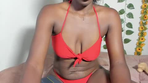 Snapshot of nahomy_smiiths chatting on May 2026 01:57:16 AM Nahomy online show from May 2026 01:57:16 AM