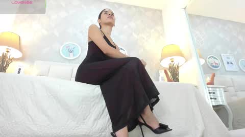 naia_cox online show from November 2025 03:49:02 AM