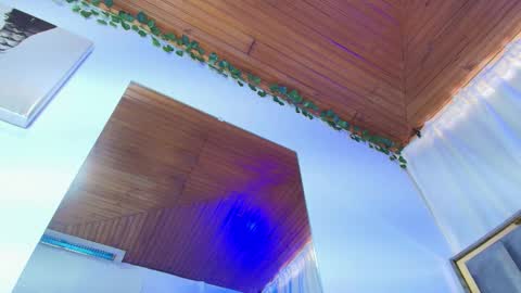 Naia x online show from December 2025 09:09:02 PM