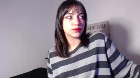 naiakit18 online show from February 2025 01:37:01 AM