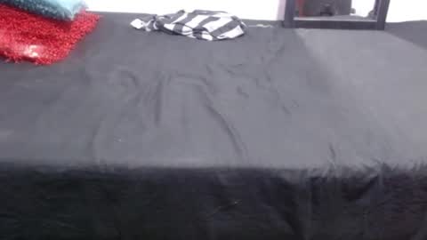 naiakit18 online show from February 2025 08:53:02 PM