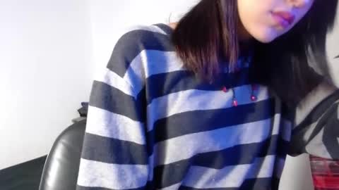 naiakit18 online show from February 2025 06:48:02 PM