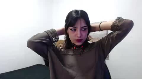 naiakit18 online show from February 2025 10:31:01 PM