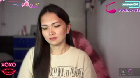 Snapshot of naisha143 chatting on June 2026 01:41:02 AM MARY MAE online show from June 2026 01:41:02 AM