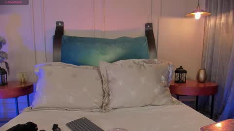 Naisha Ford online show from October 2025 03:06:02 AM