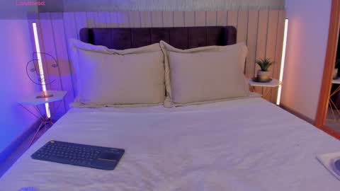 Naisha Ford online show from November 2025 12:49:01 AM