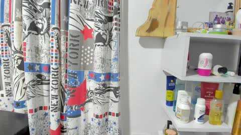 Snapshot of naive_natty1 chatting on April 2026 10:51:02 PM Natalia Flores online show from April 2026 10:51:02 PM