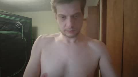 Snapshot of nakedcav chatting on January 2026 09:20:02 PM NakedClown online show from January 2026 09:20:02 PM