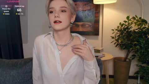 Snapshot of nakishacroshaw chatting on November 2025 11:29:01 AM Kate online show from November 2025 11:29:01 AM