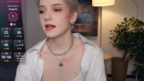 Snapshot of nakishacroshaw chatting on November 2025 09:37:02 AM Kate online show from November 2025 09:37:02 AM