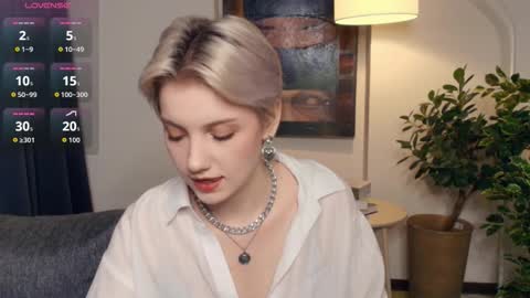 Snapshot of nakishacroshaw chatting on November 2025 11:53:01 AM Kate online show from November 2025 11:53:01 AM