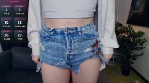 Snapshot of nakishacroshaw chatting on December 2025 01:05:02 PM Kate online show from December 2025 01:05:02 PM