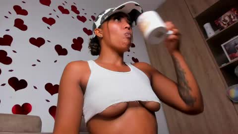 Snapshot of nala_grey chatting on April 2026 12:18:01 PM Nala Grey online show from April 2026 12:18:01 PM