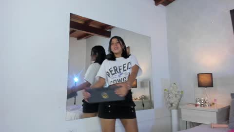 Snapshot of nalamittens chatting on February 2025 07:34:01 PM nalamittens online show from February 2025 07:34:01 PM