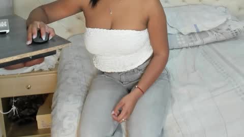 nami_sam online show from December 2025 12:21:01 PM