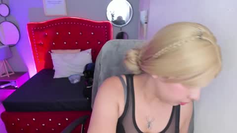 namiko_park online show from February 2025 07:27:02 PM