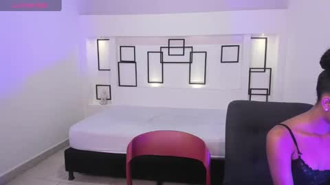 Namoi Smith online show from January 2025 04:00:02 AM