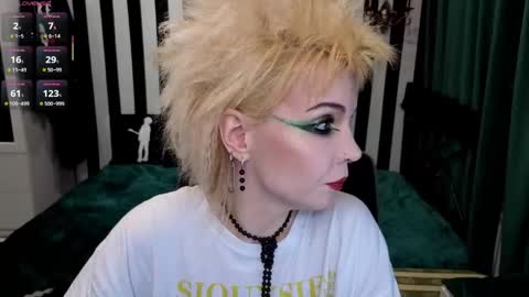 Nancy online show from November 2025 01:04:02 AM