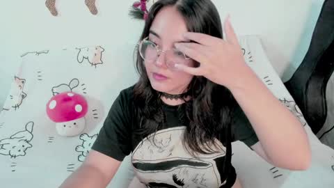 Snapshot of naoko_uwu chatting on January 2025 01:48:02 AM Naoko online show from January 2025 01:48:02 AM