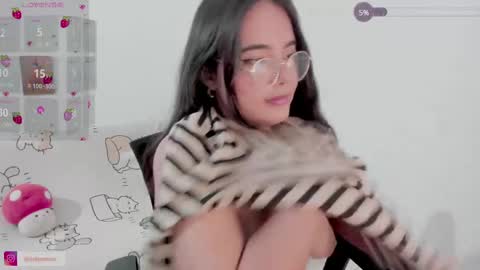 Snapshot of naoko_uwu chatting on March 2025 02:18:02 PM Naoko online show from March 2025 02:18:02 PM