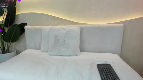 Naomi  online show from December 2024 07:24:02 PM