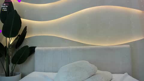 Naomi  online show from December 2024 01:24:01 AM