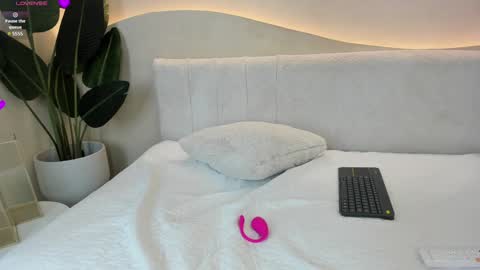 Naomi  online show from January 2025 07:29:01 PM