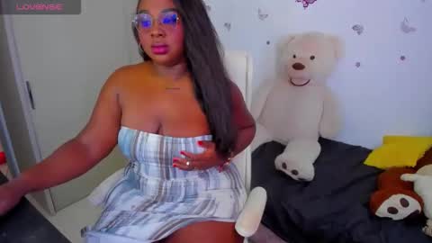 Snapshot of naomi_kiing chatting on May 2026 02:36:02 PM Nathalia King online show from May 2026 02:36:02 PM