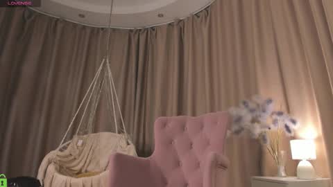 Snapshot of naomi_rias chatting on October 2025 12:33:02 AM Naomi online show from October 2025 12:33:02 AM