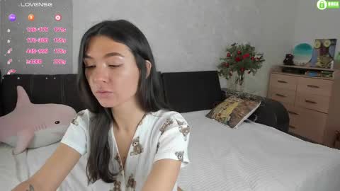 Snapshot of naomi_tara chatting on December 2024 04:17:01 PM Naomi online show from December 2024 04:17:01 PM