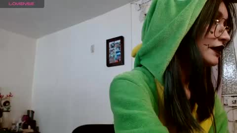 Snapshot of naomi_unu chatting on June 2026 07:12:02 PM Naomi online show from June 2026 07:12:02 PM