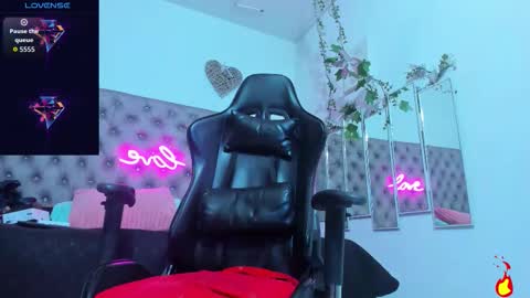 Naomi online show from December 2025 11:17:01 AM