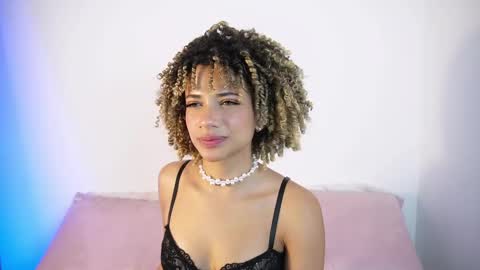 Snapshot of naomidawsonn chatting on June 2026 12:01:02 AM naomidawson online show from June 2026 12:01:02 AM