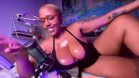 Naomigiirl6 online show from March 2025 07:46:02 AM