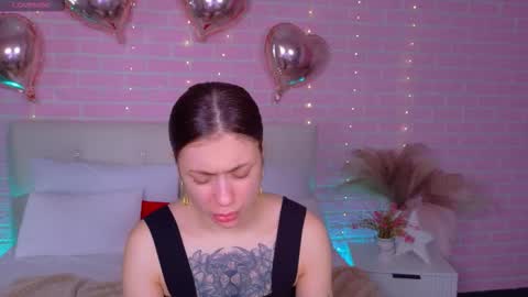 Naomi online show from November 2025 04:57:01 AM