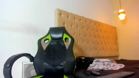 naomis_35 online show from October 2025 07:36:02 PM