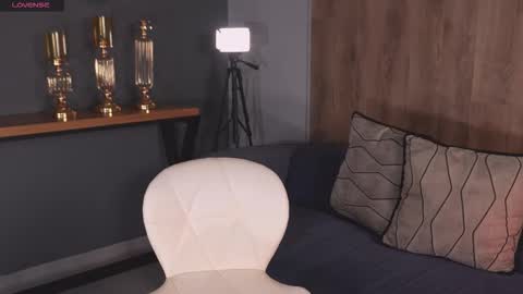 Naomi online show from November 2025 11:29:01 AM