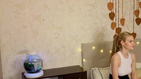 Snapshot of naomiumiu chatting on December 2025 11:09:01 PM Naomi 3 online show from December 2025 11:09:01 PM