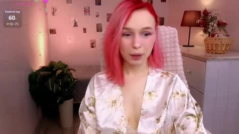 Snapshot of naomiyoru chatting on April 2026 08:28:02 PM Naomi online show from April 2026 08:28:02 PM