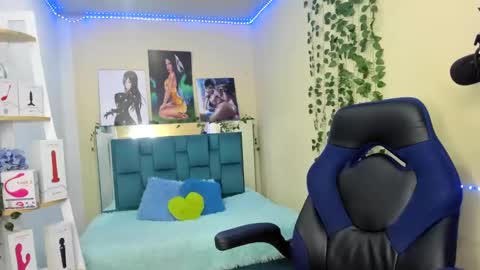 naomy online show from January 2025 10:48:01 PM