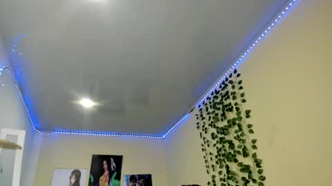 naomy online show from February 2025 02:01:01 AM