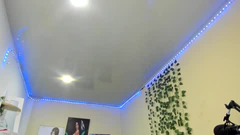 naomy online show from February 2025 07:16:02 PM