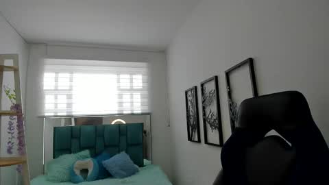 naomy online show from October 2025 07:43:01 PM