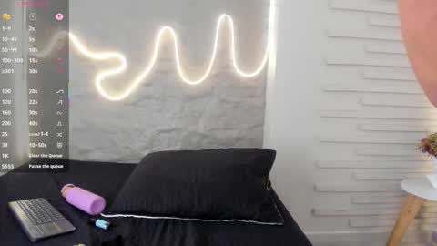 Snapshot of naomy_gyal chatting on November 2025 07:01:02 PM I am Naomy online show from November 2025 07:01:02 PM