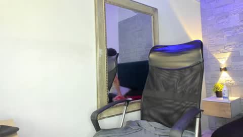 Snapshot of naomy_smithx chatting on December 2024 11:57:01 PM Naomy Smith online show from December 2024 11:57:01 PM