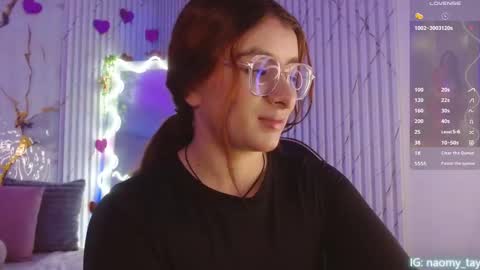 Snapshot of naomy_tay1 chatting on February 2026 03:40:02 AM Naomy online show from February 2026 03:40:02 AM