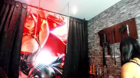 naomy  online show from October 2025 11:29:01 AM