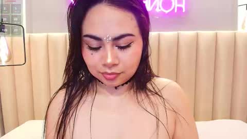 Snapshot of naomymonroe_ chatting on November 2025 05:33:02 PM Naomy online show from November 2025 05:33:02 PM