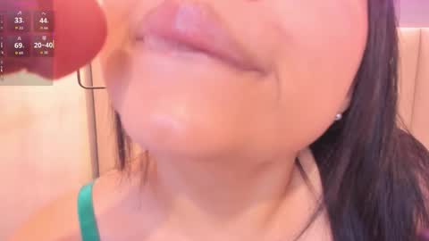 Snapshot of naomymonroe_ chatting on November 2025 09:58:01 PM Naomy online show from November 2025 09:58:01 PM