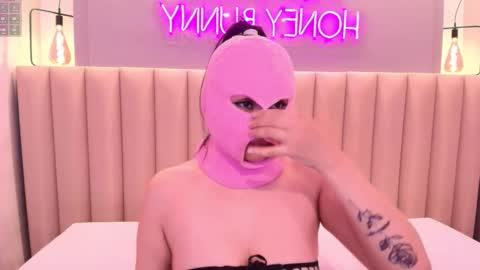 Snapshot of naomymonroe_ chatting on November 2025 09:46:02 PM Naomy online show from November 2025 09:46:02 PM